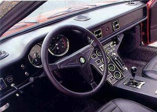 Pantera dashboard with 3 round vents and driver side hump 